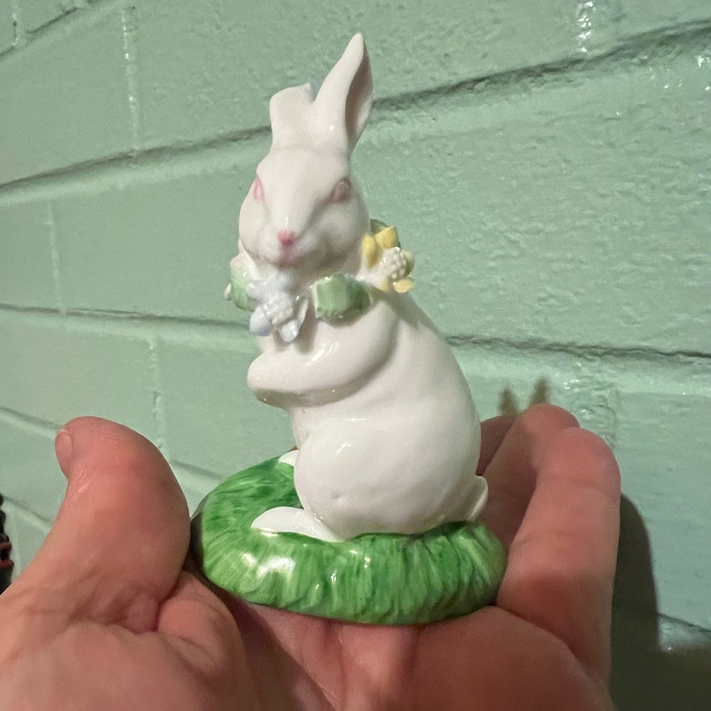 Fitz and Floyd figurine ceramic no chips no cracks like new